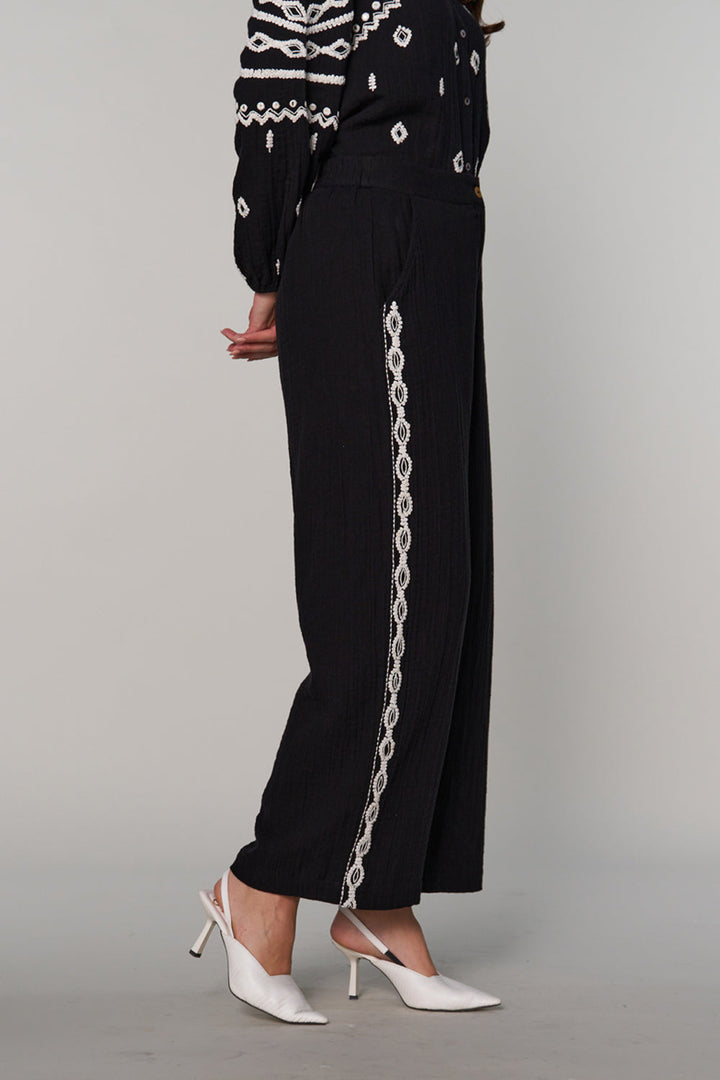 Urmi Daga In Our Sana Embroidered Pants